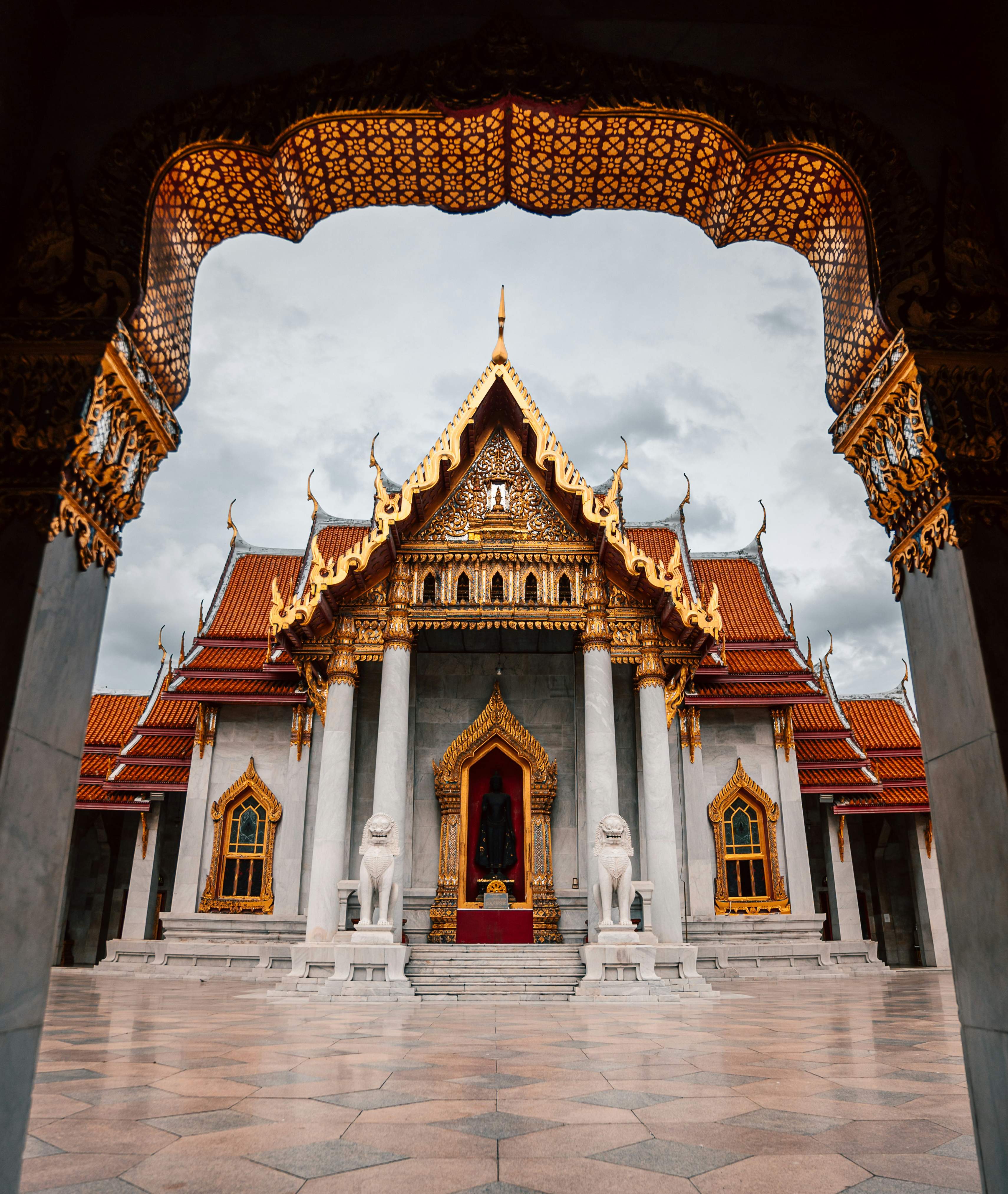 Discover must-see Bangkok temple tours. Reserve your spot now!